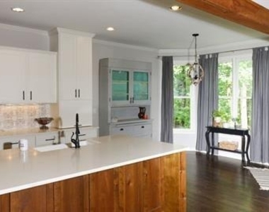 215 Glenbrook Lane - Photo Thumbnail 5