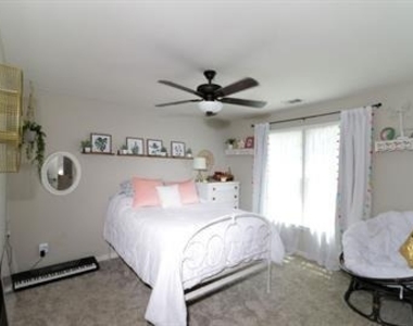 215 Glenbrook Lane - Photo Thumbnail 18