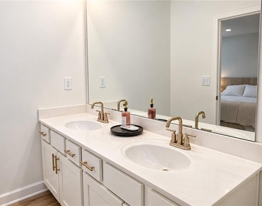 4402 Ryan Street - Photo Thumbnail 8