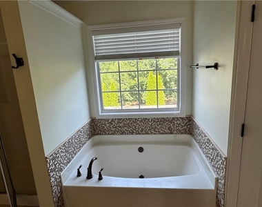 2908 Belfaire Lake Drive - Photo Thumbnail 31