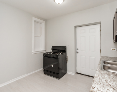 6915 S Paxton Avenue - Photo Thumbnail 3