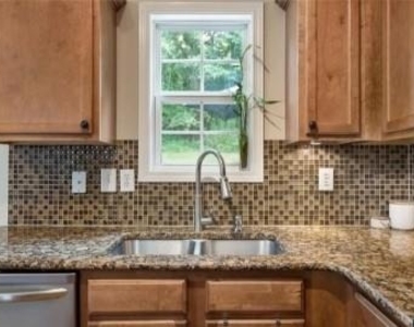 162 Lowry Street Ne - Photo Thumbnail 4