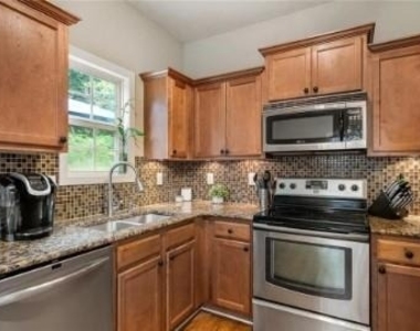 162 Lowry Street Ne - Photo Thumbnail 3
