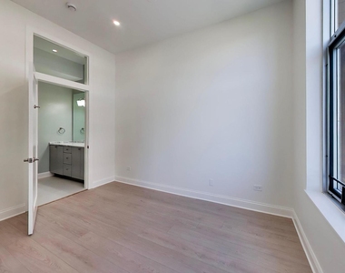 939 W Madison Street - Photo Thumbnail 17