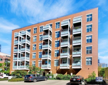 939 W Madison Street - Photo Thumbnail 1