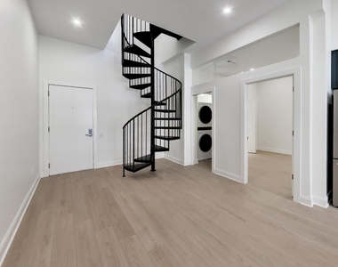 939 W Madison Street - Photo Thumbnail 9