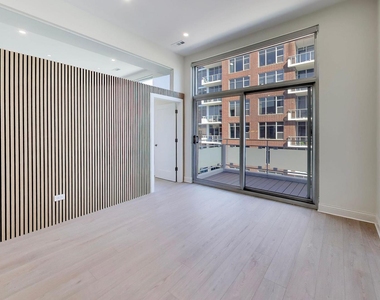 939 W Madison Street - Photo Thumbnail 7