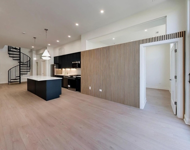 939 W Madison Street - Photo Thumbnail 4