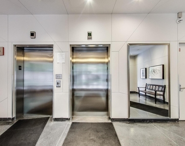 939 W Madison Street - Photo Thumbnail 3