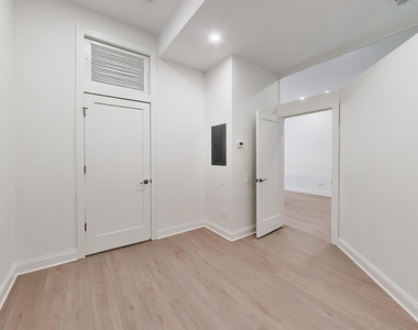 939 W Madison Street - Photo Thumbnail 13
