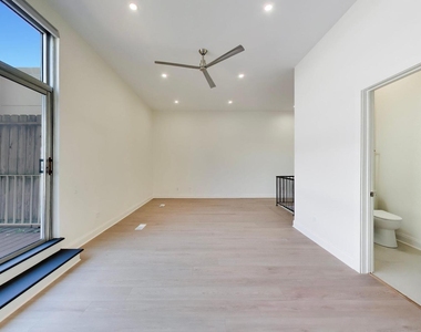 939 W Madison Street - Photo Thumbnail 26