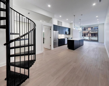 939 W Madison Street - Photo Thumbnail 5