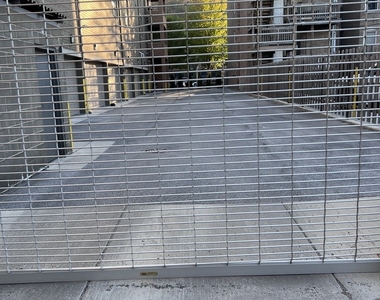 1208 E 64th Street - Photo Thumbnail 16