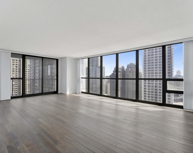 10 E Ontario Street - Photo Thumbnail 1