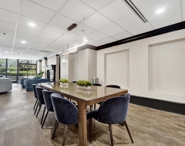 10 E Ontario Street - Photo Thumbnail 22