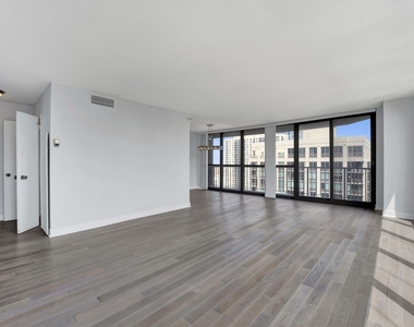 10 E Ontario Street - Photo Thumbnail 2