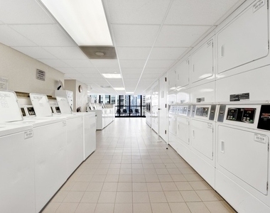 10 E Ontario Street - Photo Thumbnail 23