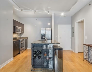 8 E Randolph Street - Photo Thumbnail 4