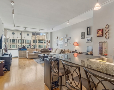 8 E Randolph Street - Photo Thumbnail 3