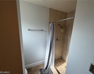 937 Sw 52nd Street - Photo Thumbnail 4