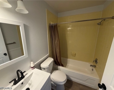 937 Sw 52nd Street - Photo Thumbnail 10
