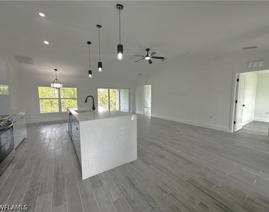 2317 Ne 39th Street - Photo Thumbnail 5