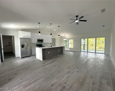 2317 Ne 39th Street - Photo Thumbnail 2