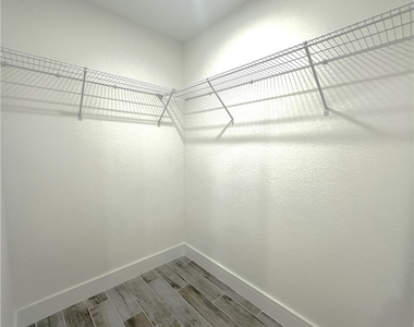2317 Ne 39th Street - Photo Thumbnail 13
