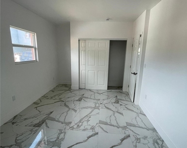 2318 Nw 24 Avenue - Photo Thumbnail 5