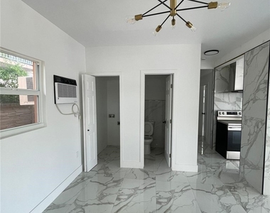 2318 Nw 24 Avenue - Photo Thumbnail 1