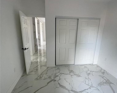 2318 Nw 24 Avenue - Photo Thumbnail 2