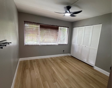 716 Tarpon Street - Photo Thumbnail 6