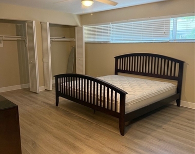 712 Tarpon Street - Photo Thumbnail 2