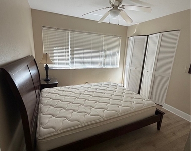 712 Tarpon Street - Photo Thumbnail 5
