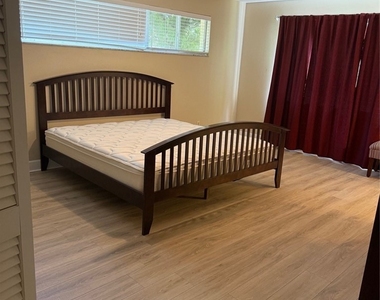 712 Tarpon Street - Photo Thumbnail 1