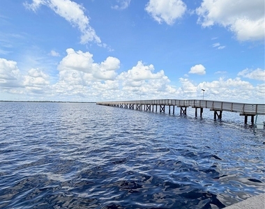 712 Tarpon Street - Photo Thumbnail 12
