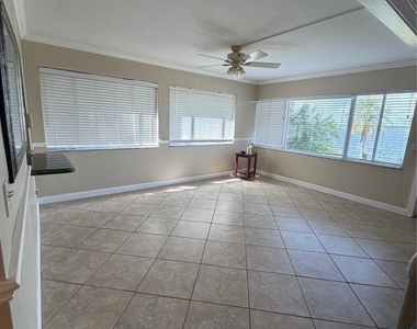 712 Tarpon Street - Photo Thumbnail 7