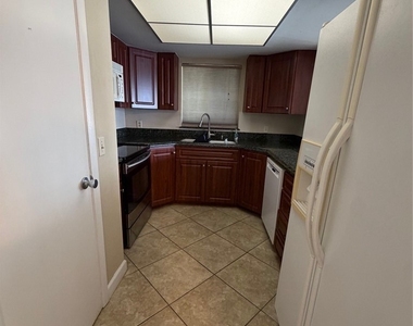 712 Tarpon Street - Photo Thumbnail 10
