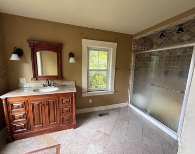 206 Chester - Photo Thumbnail 8