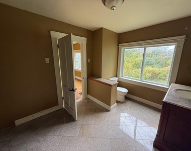 206 Chester - Photo Thumbnail 9