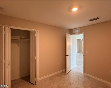 808 Nw 9th Street - Photo Thumbnail 3