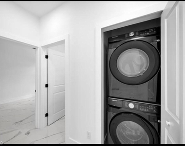 306 Bell Boulevard S - Photo Thumbnail 9