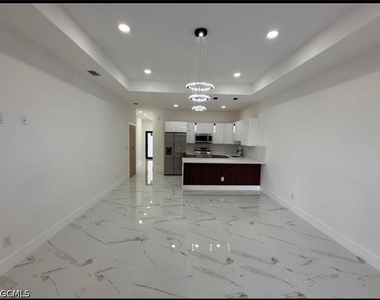 306 Bell Boulevard S - Photo Thumbnail 8