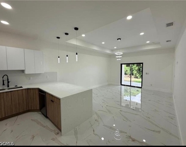 306 Bell Boulevard S - Photo Thumbnail 7