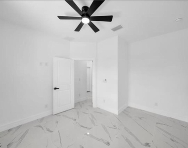 306 Bell Boulevard S - Photo Thumbnail 10