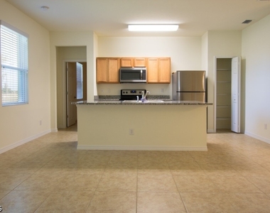 4409 Nw 32nd Terrace - Photo Thumbnail 3