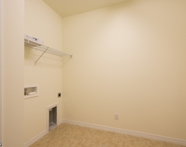 4409 Nw 32nd Terrace - Photo Thumbnail 4