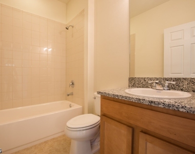4409 Nw 32nd Terrace - Photo Thumbnail 10