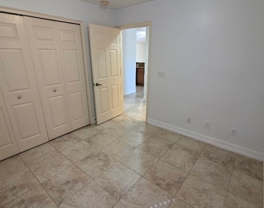 3106 E 10th Street - Photo Thumbnail 10