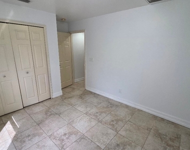 3106 E 10th Street - Photo Thumbnail 12